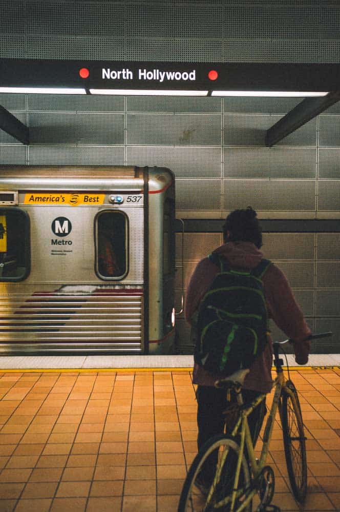 Fahrgast mit Fahrrad - Los Angeles Metro (depositphotos.com)